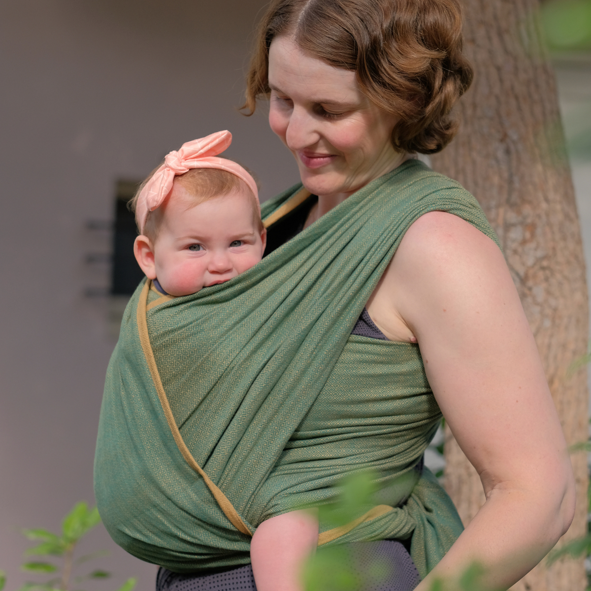 Babytragetuch Lizard Tragebild mit Baby